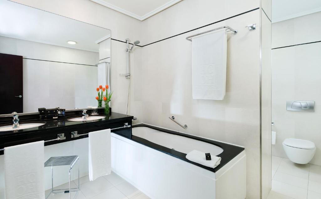 Un baño de Hotel Valencia Center