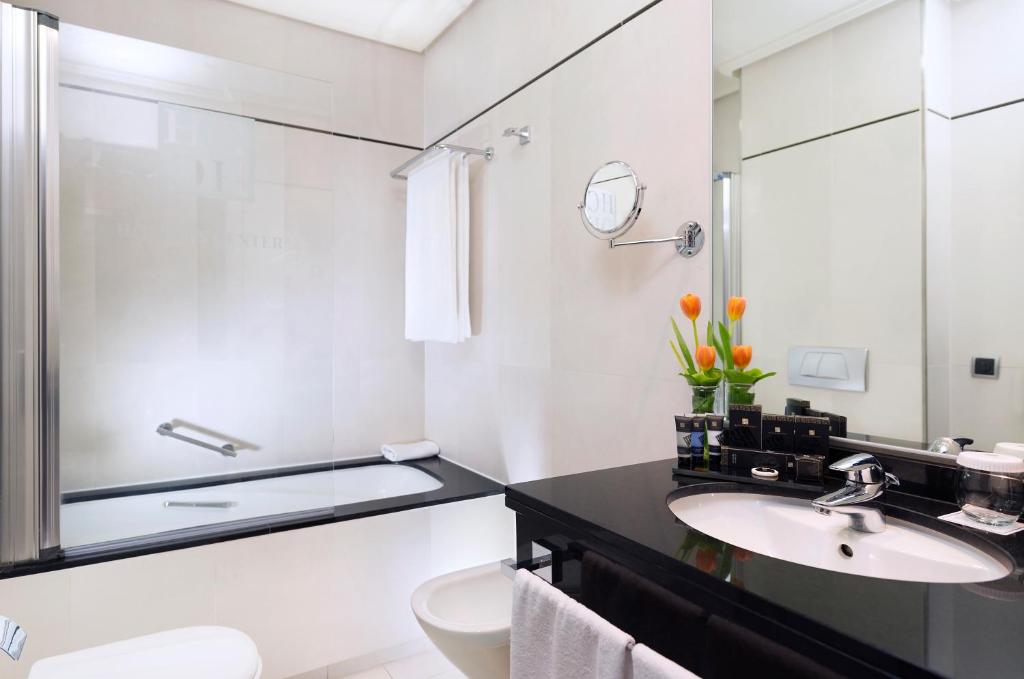 Un baño de Hotel Valencia Center