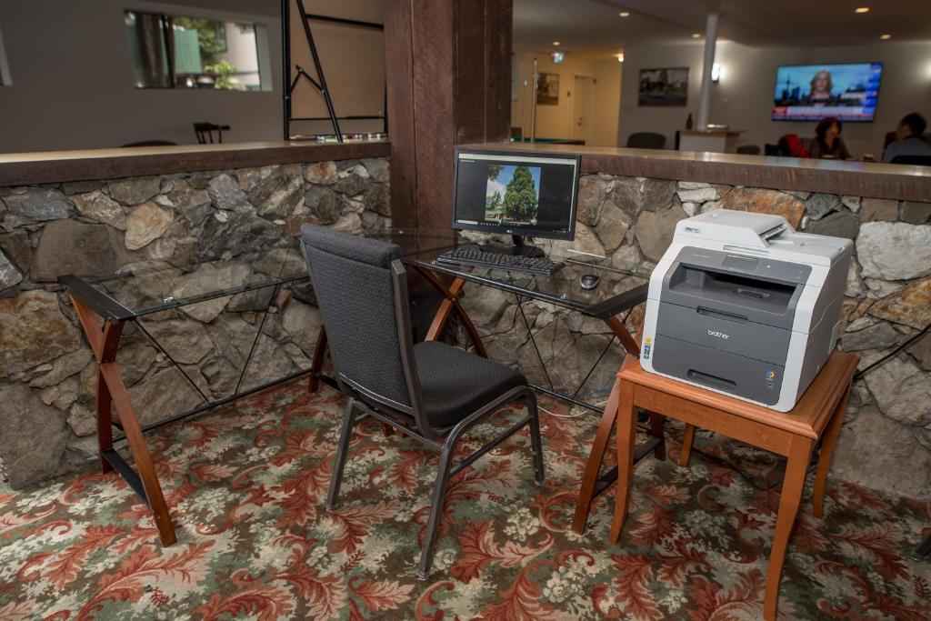 Robin Hood Inn and Suites photo