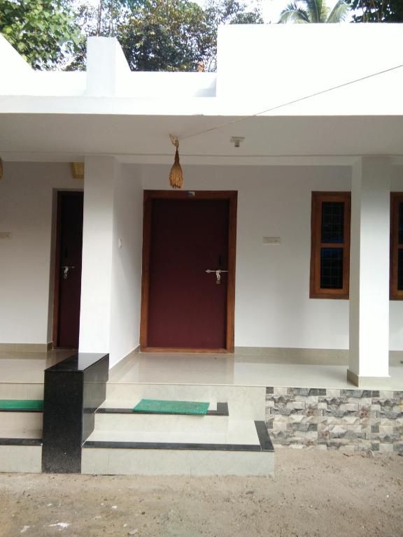 a view of the front of a house at Nunu Homestay Guruvayoor in Guruvāyūr