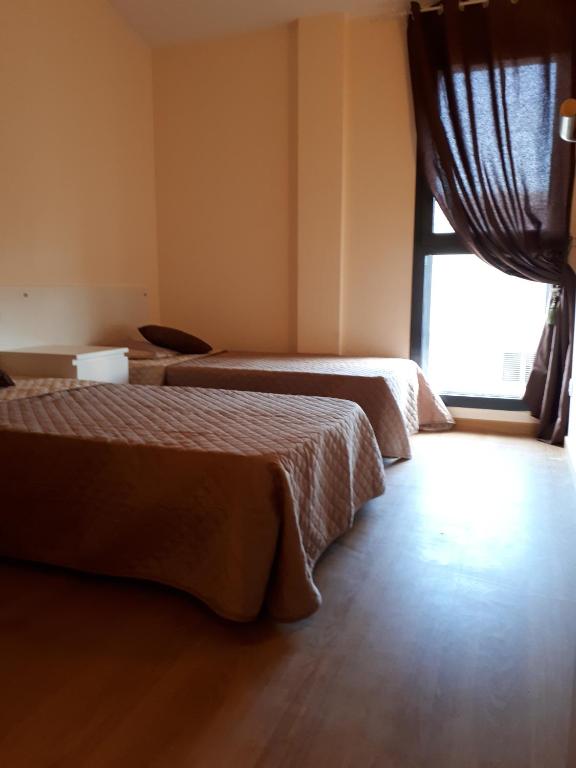 Łóżko lub łóżka w pokoju w obiekcie Chalet adosado 3 dormitorios