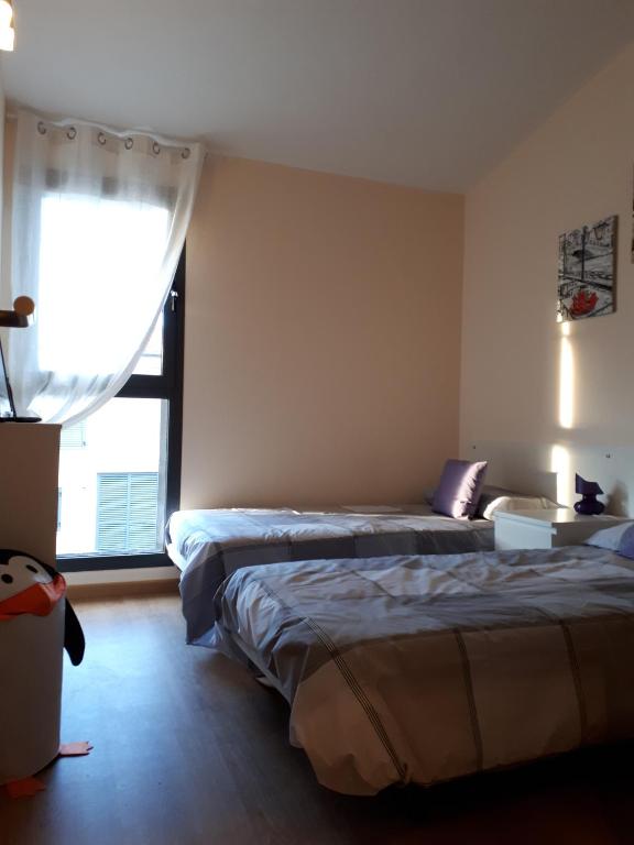 Łóżko lub łóżka w pokoju w obiekcie Chalet adosado 3 dormitorios