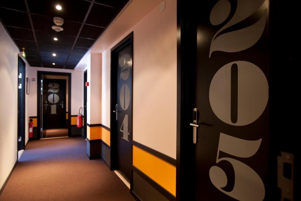 a hallway with a door in a room at Langley Hôtel Le Petit Prince in L'Alpe-d'Huez