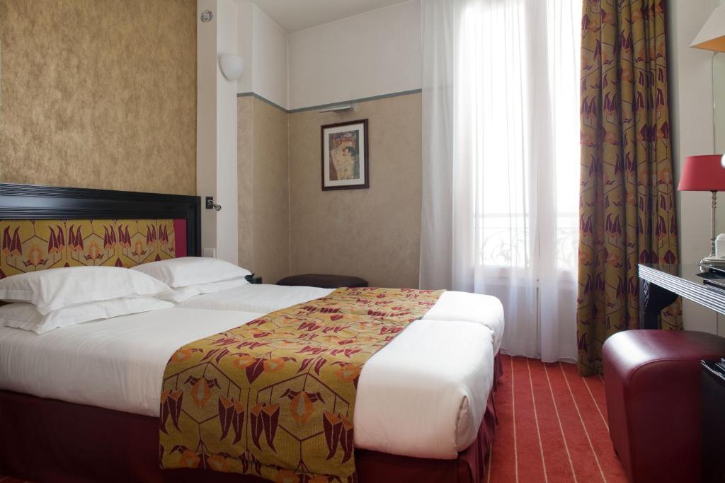 Cama o camas de una habitaci&oacute;n en Hotel Eiffel Seine