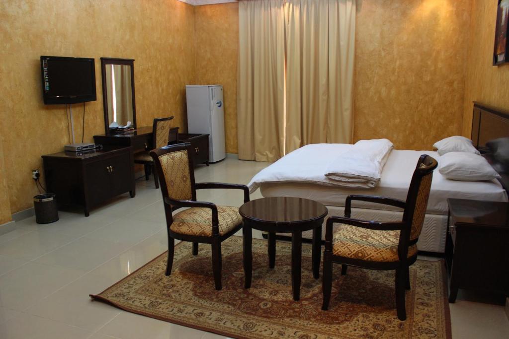 Televiisor ja/või meelelahutuskeskus majutusasutuses Gulf Crown Hotel Apartment