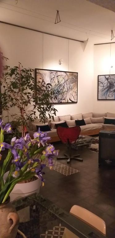 a living room with couches and flowers at Dar d'Art in Marrakesh