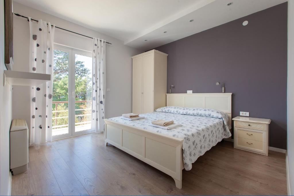 Postel nebo postele na pokoji v ubytování Apartments Agneza Tucepi