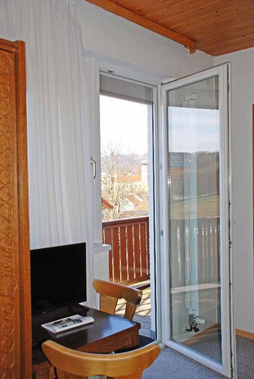 TV a/nebo společenská místnost v ubytování Pension "Bayerwald"