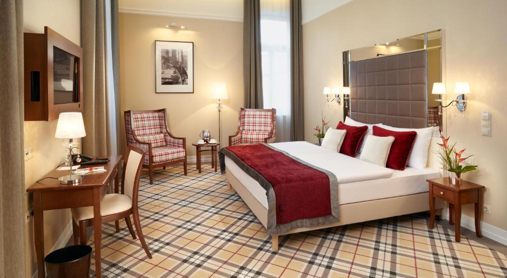 
Superior Double Room with City View
