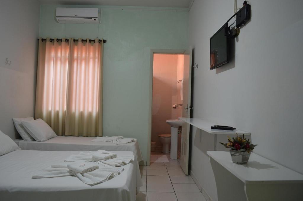 Postel nebo postele na pokoji v ubytování Hotel Confort Maringá
