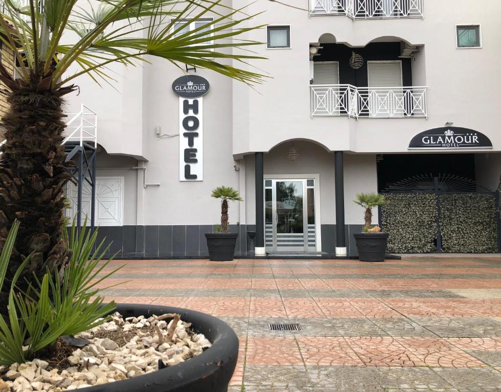 The facade or entrance of Hotel Glamour