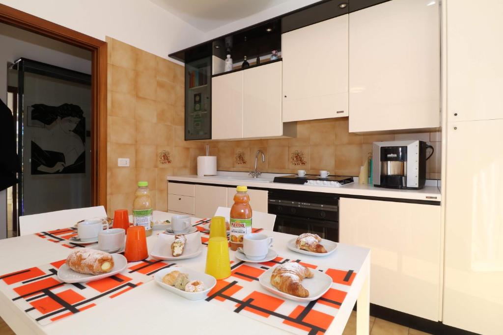 Kuchyň nebo kuchyňský kout v ubytování B&B Spiaggia di Ponente