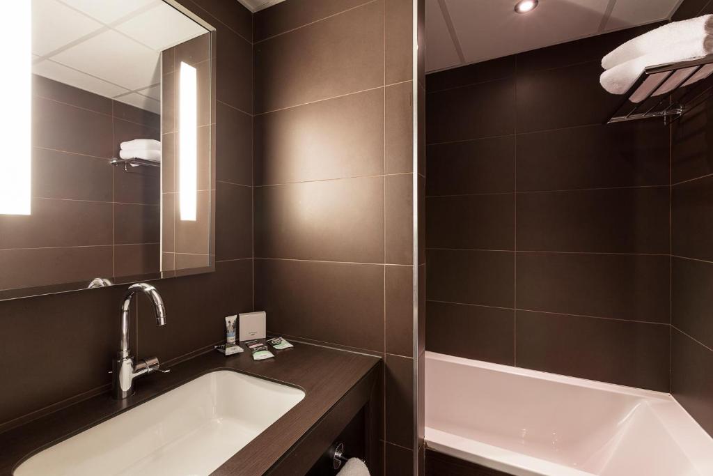 Koupelna v ubytování Mercure Vichy Thermalia