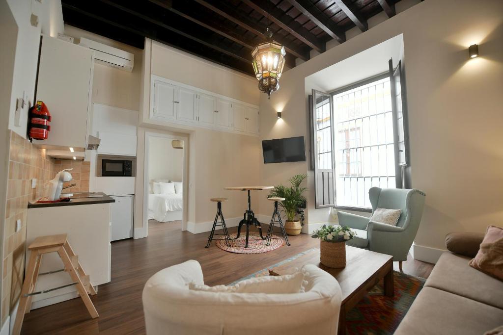 a living room with a couch and a table at Apartamento Arenal in Seville