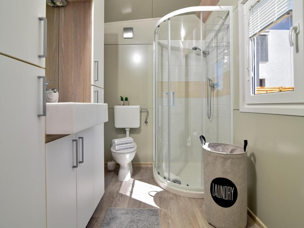 Koupelna v ubytování Luxury mobile home Maro Biograd
