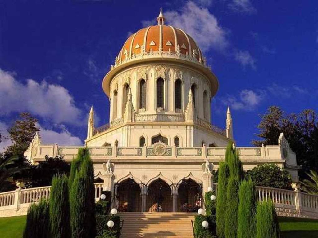 a large building with a dome on top of it at Pina Ba'Moshava in Haifa