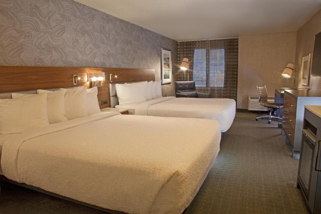Postel nebo postele na pokoji v ubytování Silver Cloud Hotel - Mukilteo Waterfront