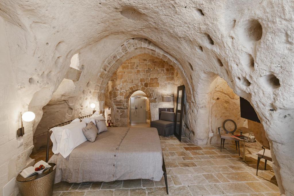Postel nebo postele na pokoji v ubytování Cenobio Hotel & SPA Matera