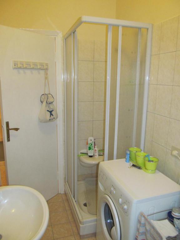 A bathroom at Luminoso Appartamento A 80 Metri dal Mare