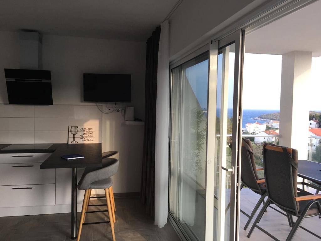 Kuchyň nebo kuchyňský kout v ubytování Ada Vis Apartments