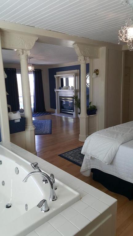 The Wanderlust Hotel - King Suite Con Balcón