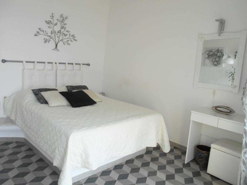 La Veranda of Mykonos Traditional Guesthouse - 4