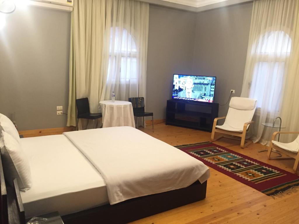 Телевизор и/или развлекательный центр в Sunny Studios in New Cairo