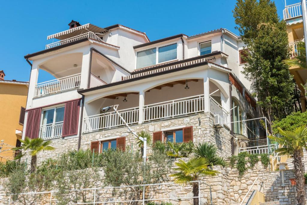 a large house with a balcony on top of it at Luxury 1 Bedroom Apartment in Rabac in Rabac