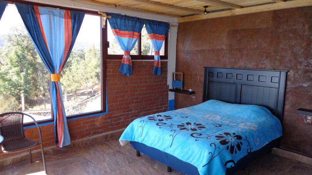 Postel nebo postele na pokoji v ubytování ZIRAHUÉN CUIN Habitaciones Rústicas