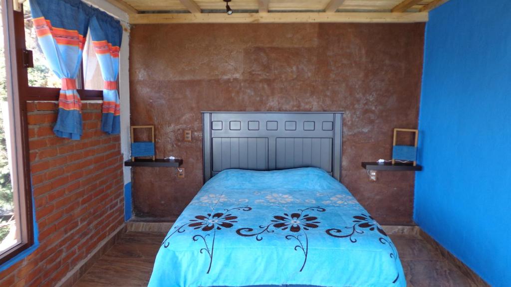 Postel nebo postele na pokoji v ubytování ZIRAHUÉN CUIN Habitaciones Rústicas