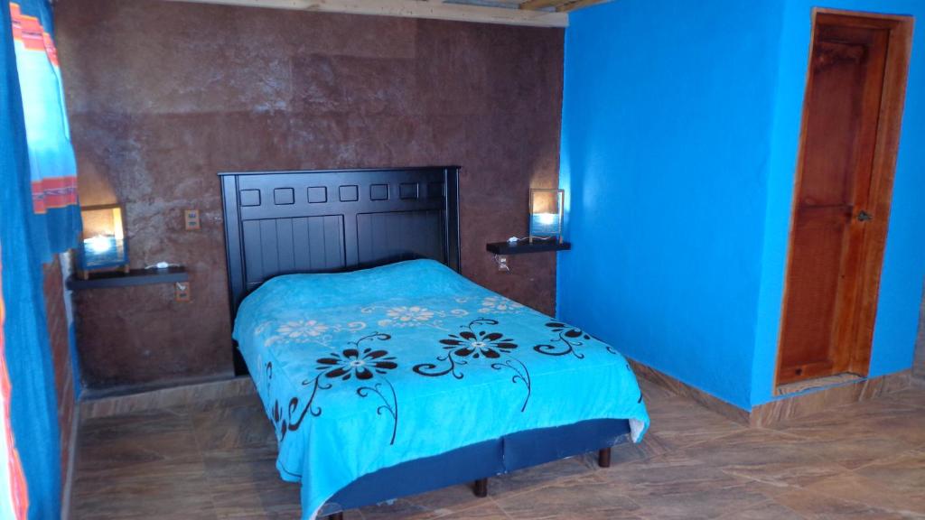 Postel nebo postele na pokoji v ubytování ZIRAHUÉN CUIN Habitaciones Rústicas