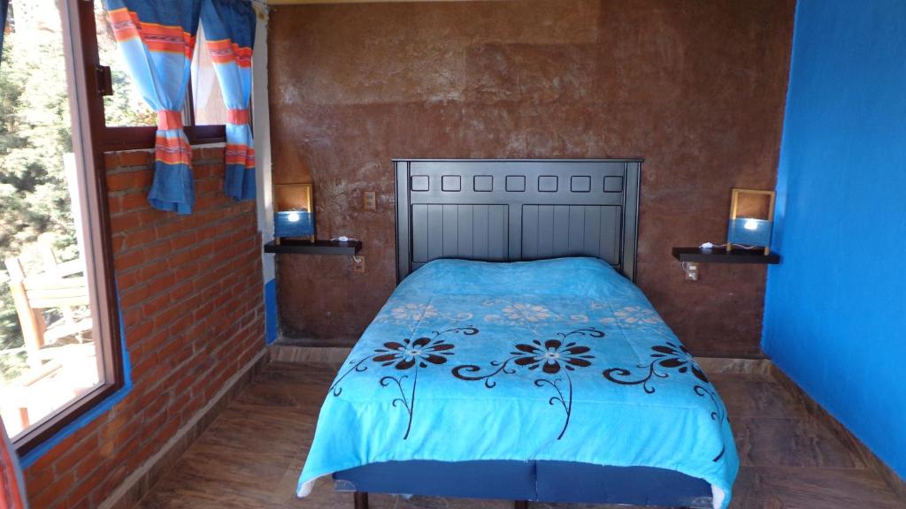 Postel nebo postele na pokoji v ubytování ZIRAHUÉN CUIN Habitaciones Rústicas