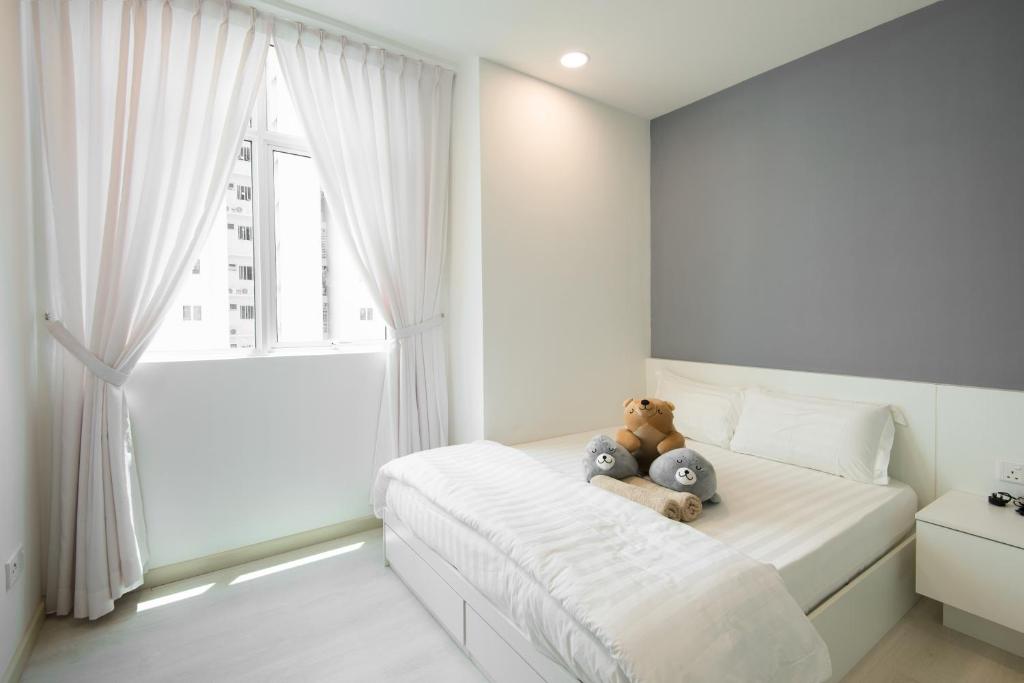 Postel nebo postele na pokoji v ubytování Straits Garden Suites, Georgetown