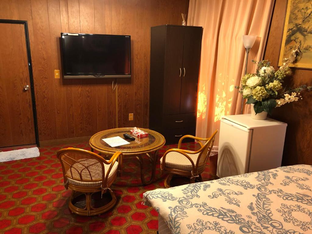 TV a/nebo společenská místnost v ubytování Shirahama Hotel