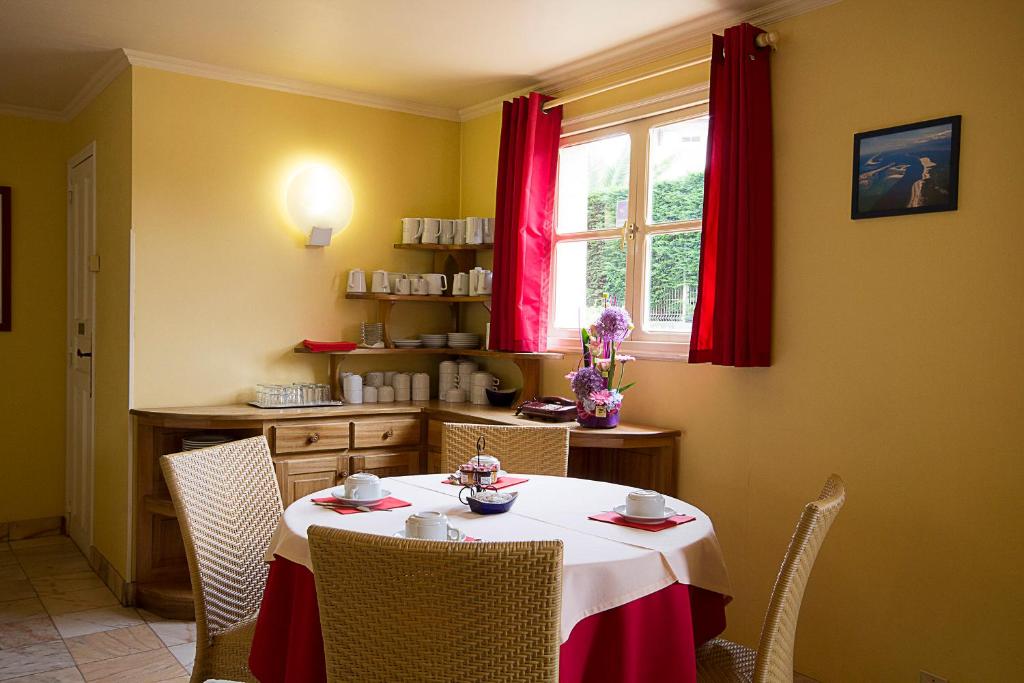 Fotografie z fotogalerie ubytování Hôtel Le Dauphin v destinaci Arcachon