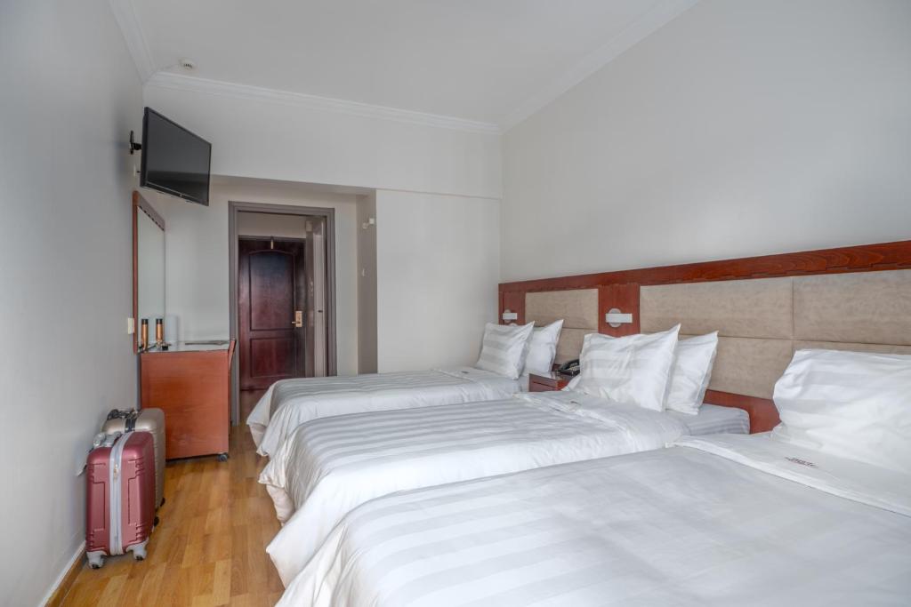 Attalos Hotel - Triple Room With Balcony