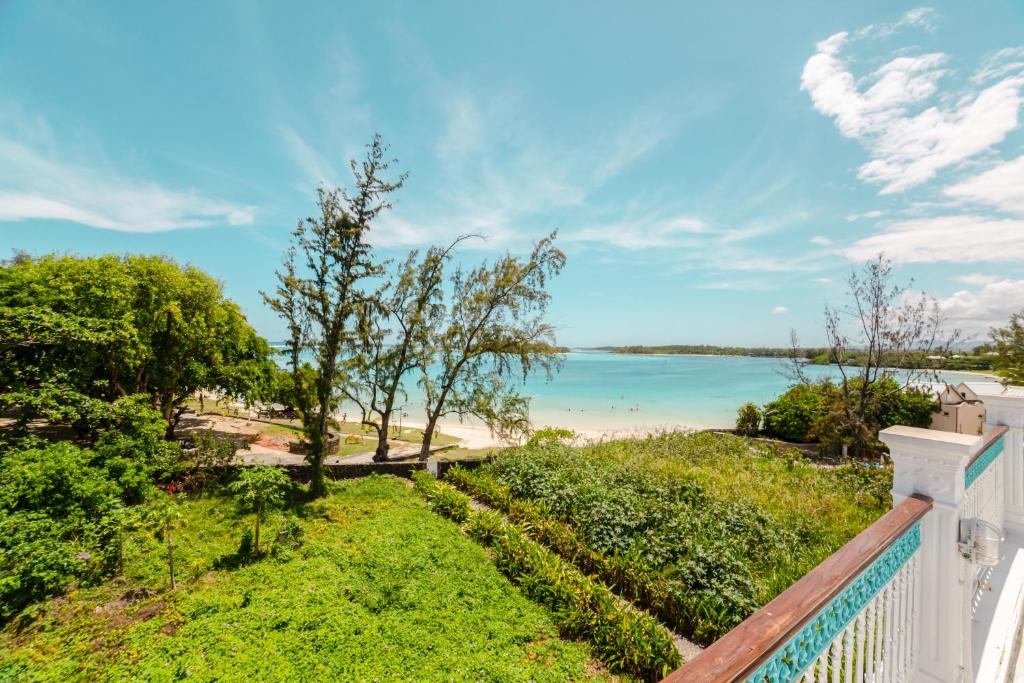 Bella Guesthouse Charming Beachfront Stay - 6