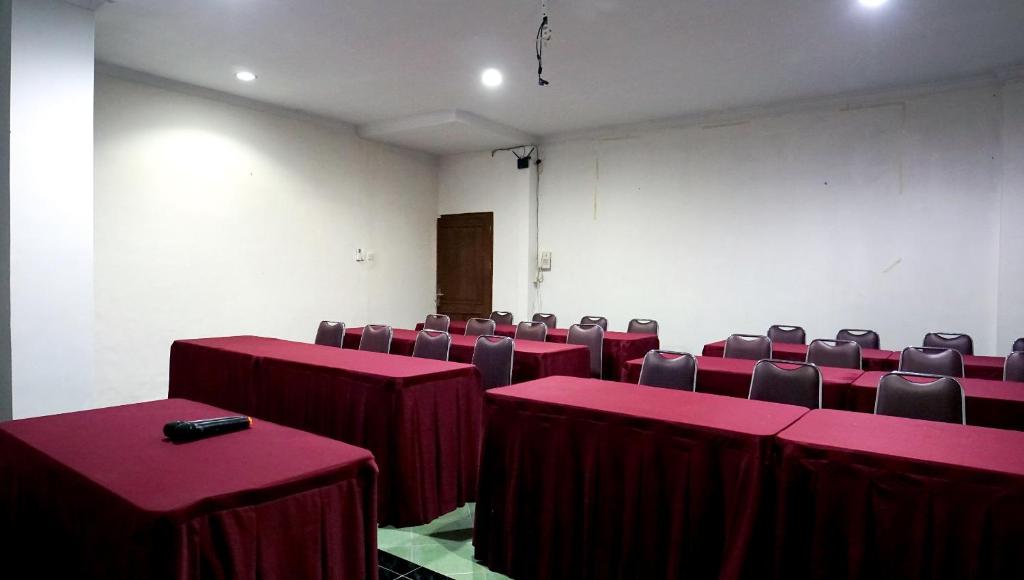 El área de trabajo o centro de convenciones de Diana Hotel Jogja