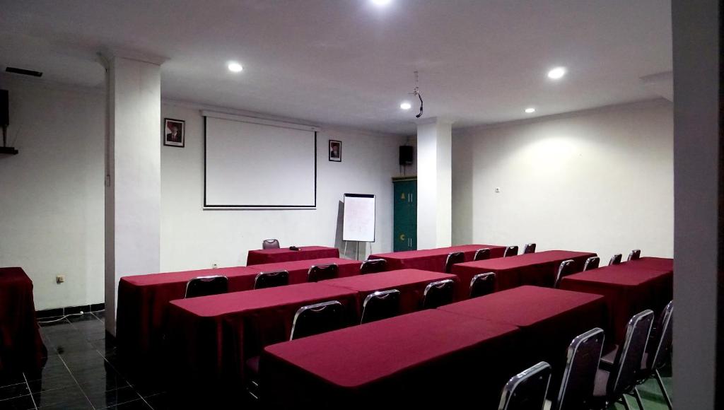 El área de trabajo o centro de convenciones de Diana Hotel Jogja