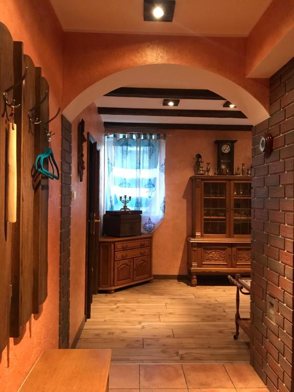 a hallway in a house with a window and a table at Ganze Unterkunft nur für EUCH! in Rabenau