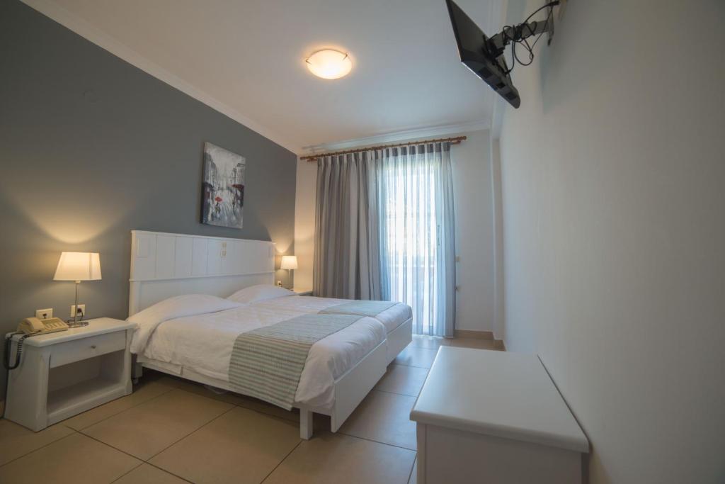 Postel nebo postele na pokoji v ubytování Hotel Athina