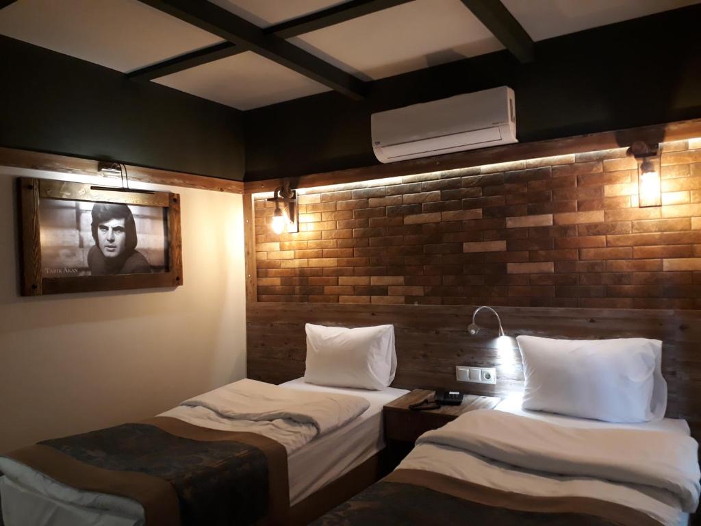 Postel nebo postele na pokoji v ubytování THE SARIGERME INN