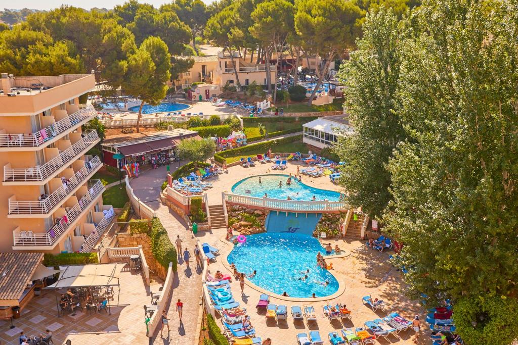 Bazén v ubytování MLL Palma Bay Club Resort nebo v jeho okolí