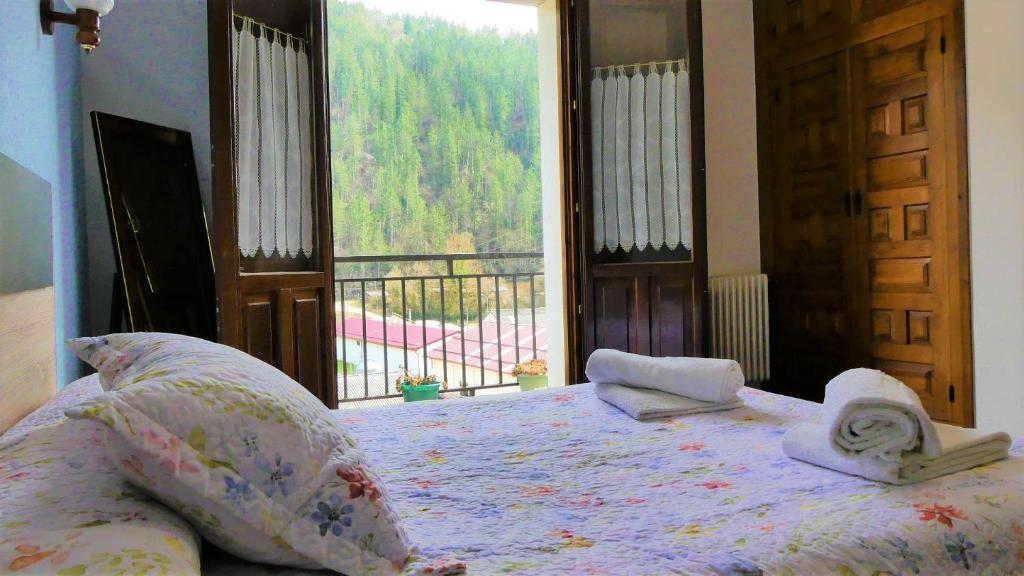 Postel nebo postele na pokoji v ubytování Casa rural Bidezarra a los pies de la selva de Irati