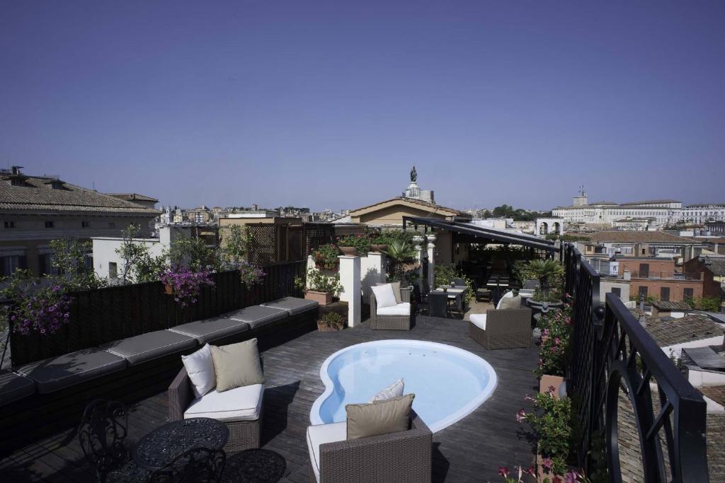 Bazén v ubytování Colonna Palace Hotel nebo v jeho okolí