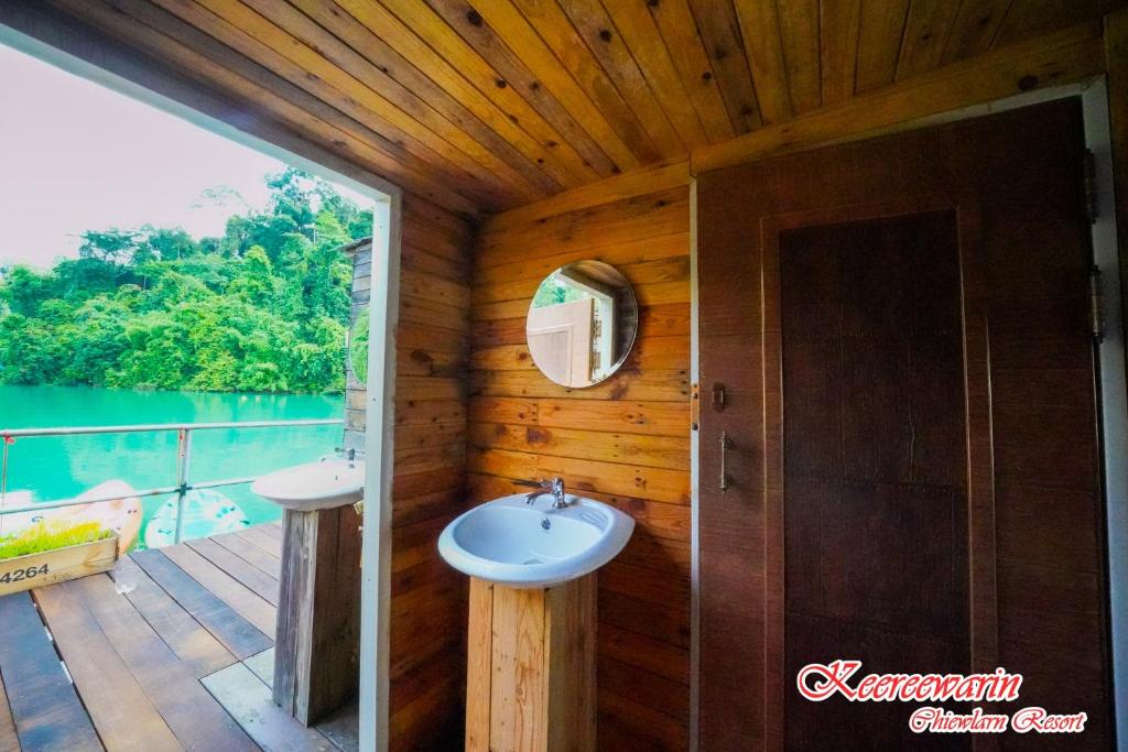 Gallery image of Keereewarin in Ban Chieo Ko