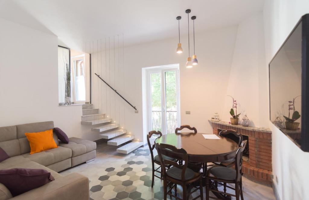 Posedenie v ubytovaní La Concha Suites