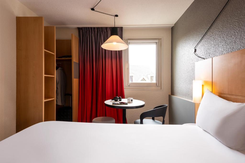 Postel nebo postele na pokoji v ubytování ibis Cergy Pontoise Le Port