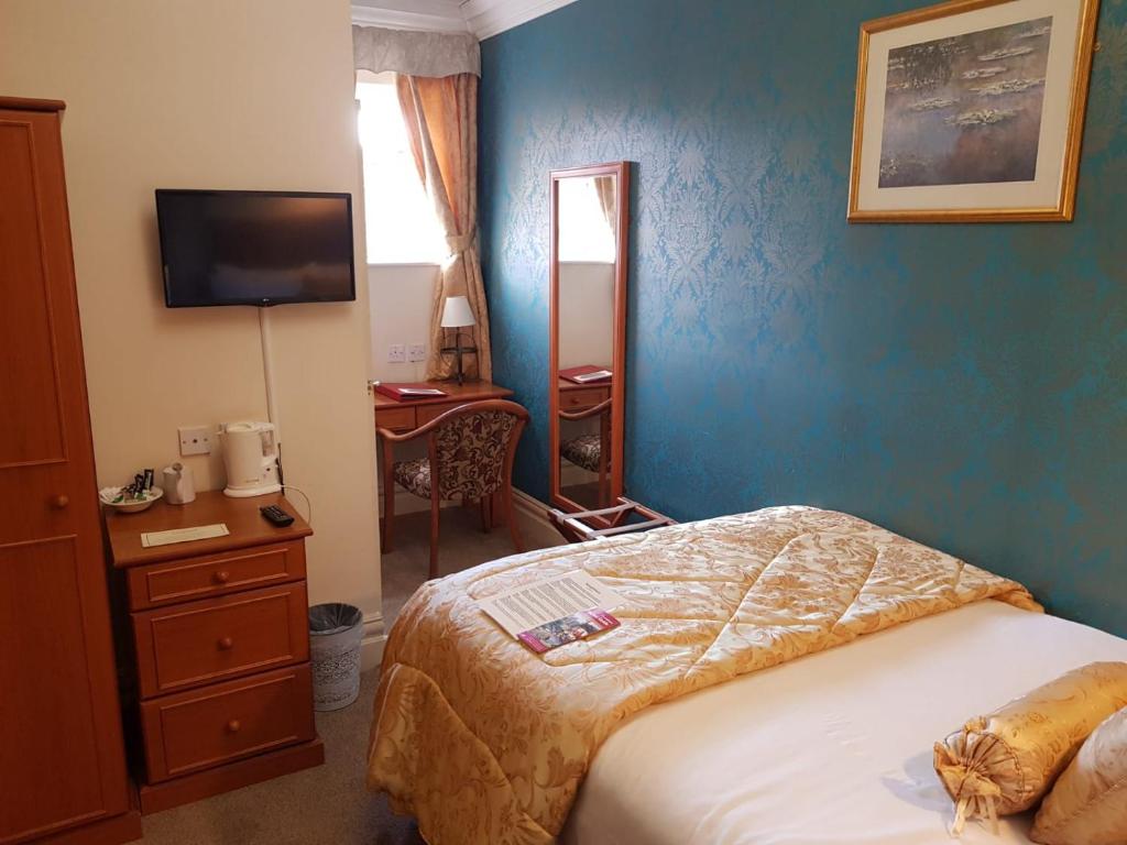 Farnley Tower Guesthouse - En Suite Single Room