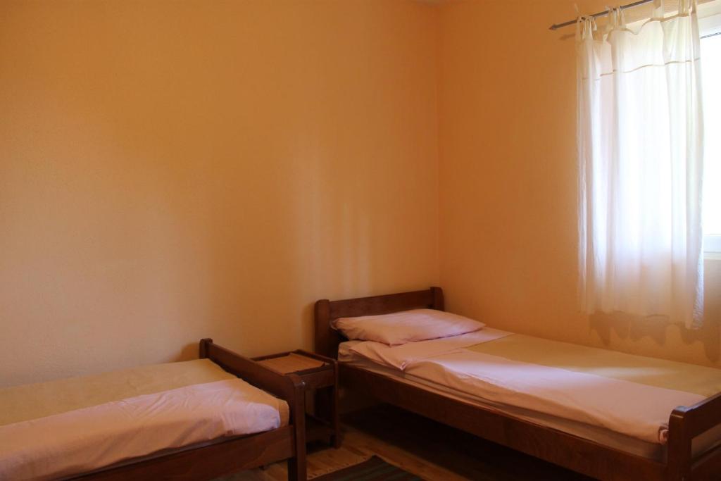 Łóżko lub łóżka w pokoju w obiekcie Apartments Isabela